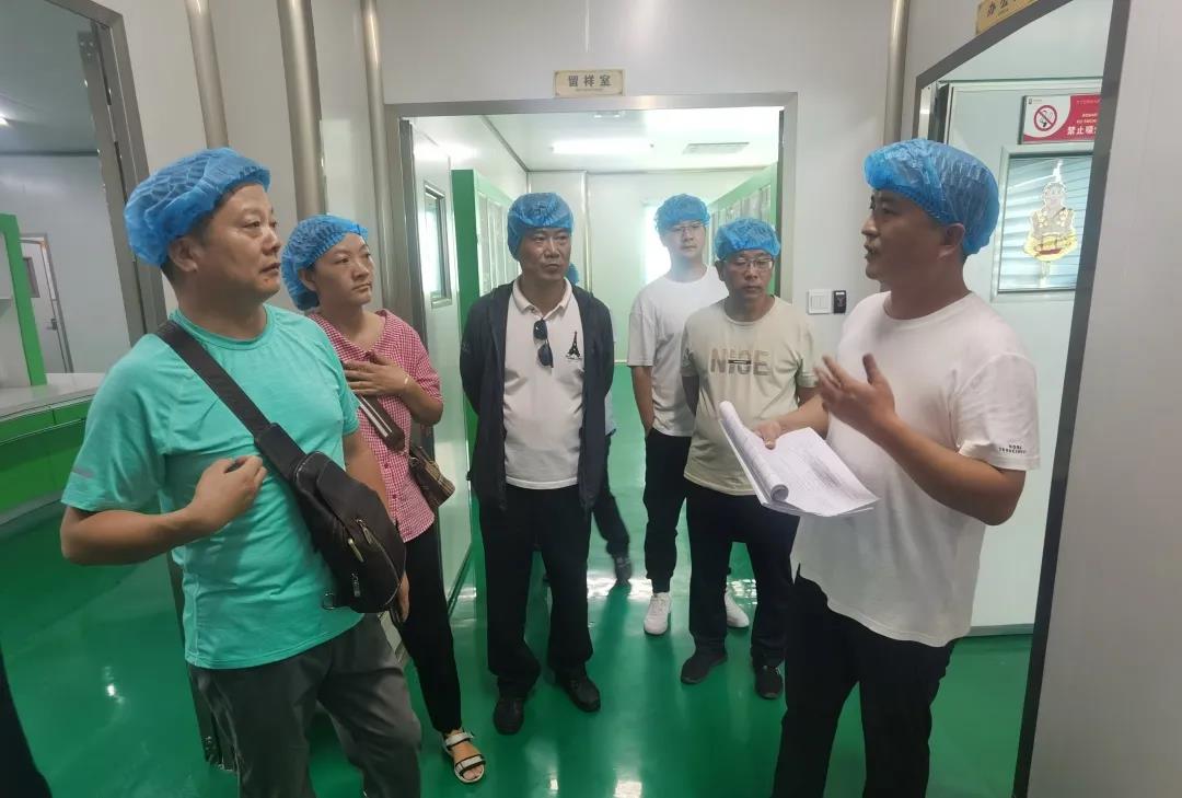 宜阳县市场监视治理局孙治平副局长一行莅临尊龙集团食物开展“食物生产日常监视检查”现场教学活动_尊龙集团
